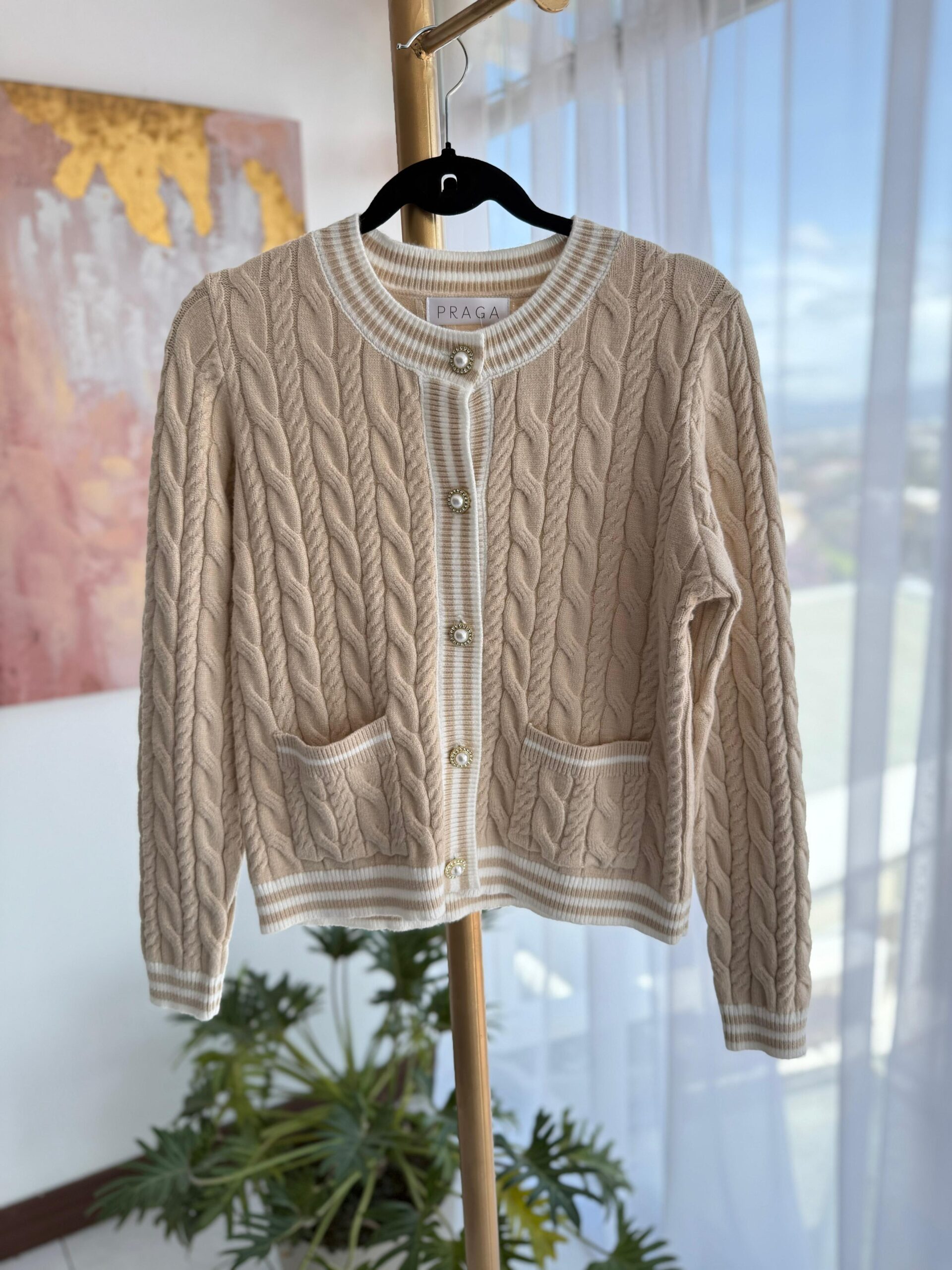 Abrigo Tejido Beige con Botones