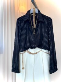 Blusa Negra con Rayas Plateadas