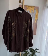 Blusa Café con Bordado de Pedrería