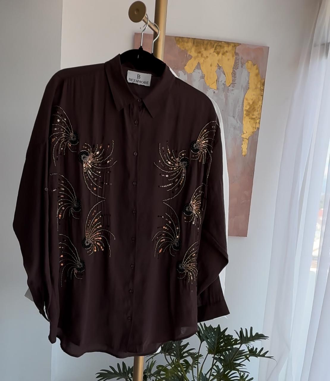 Blusa Café con Bordado de Pedrería