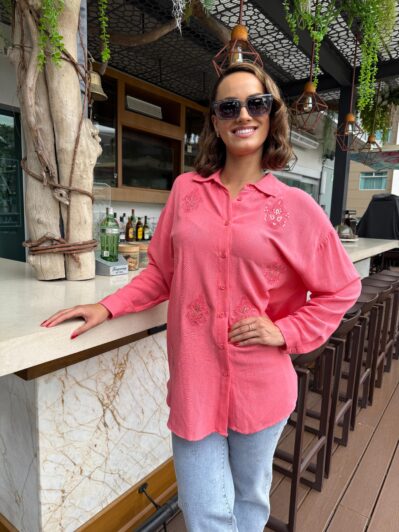Blusa Coral con Bordados Brillantes