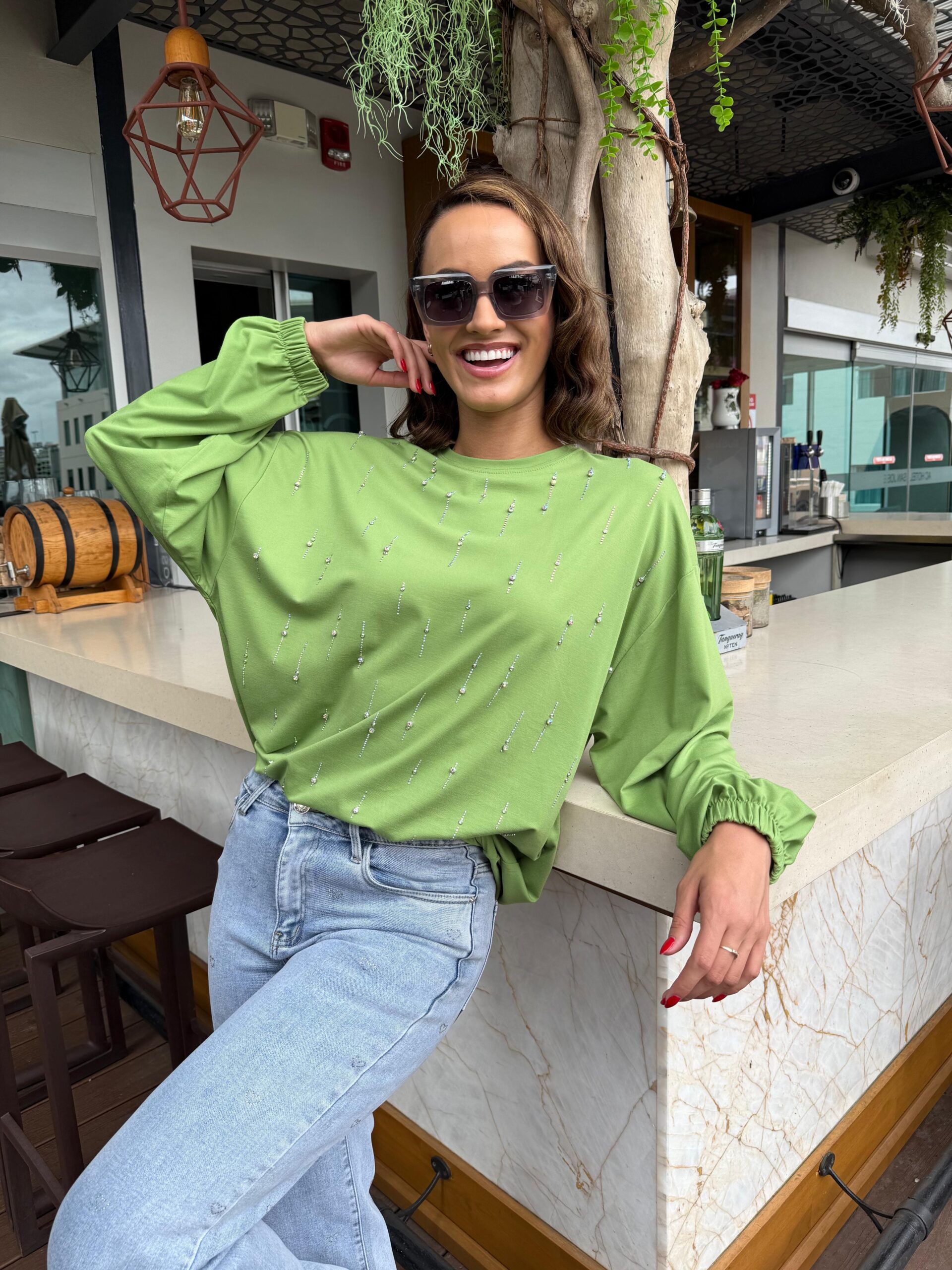 Blusa Verde con Apliques Brillantes