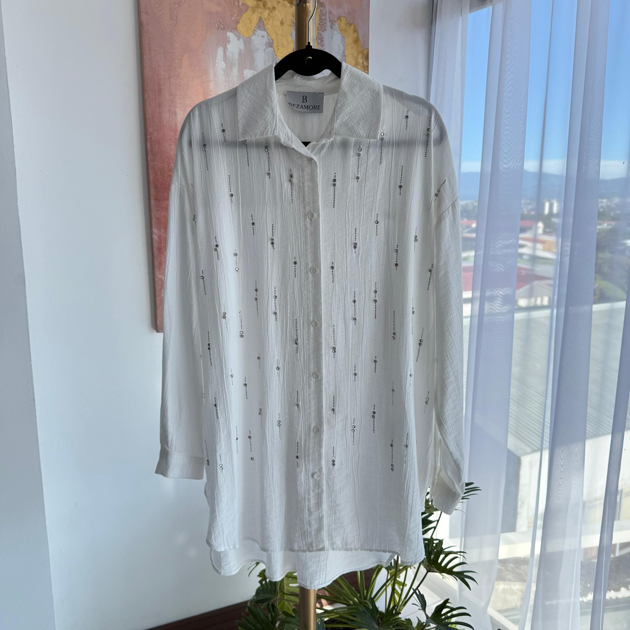 Blusa Blanca con Aplicaciones Brillantes
