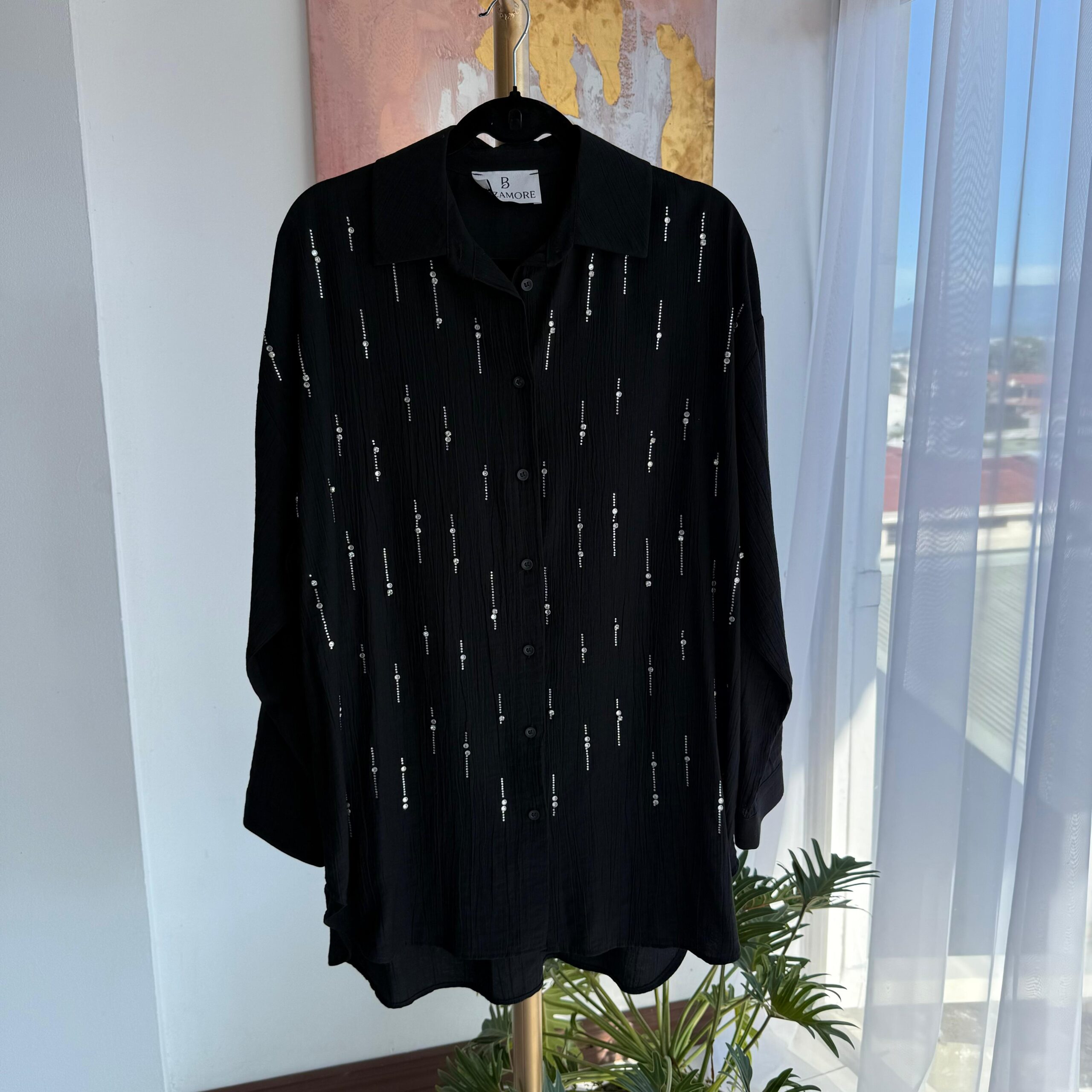 Blusa Negra con Aplicaciones Brillantes