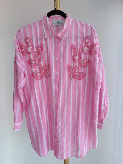 CAMISA ROSA CON FLORES BORDADAS