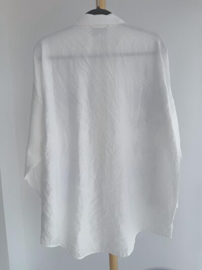 CAMISA BLANCA CON DETALLES EN RELIEVE - Imagen 2