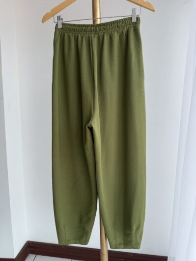 PANTALÓN JOGGER VERDE OLIVO - Imagen 2