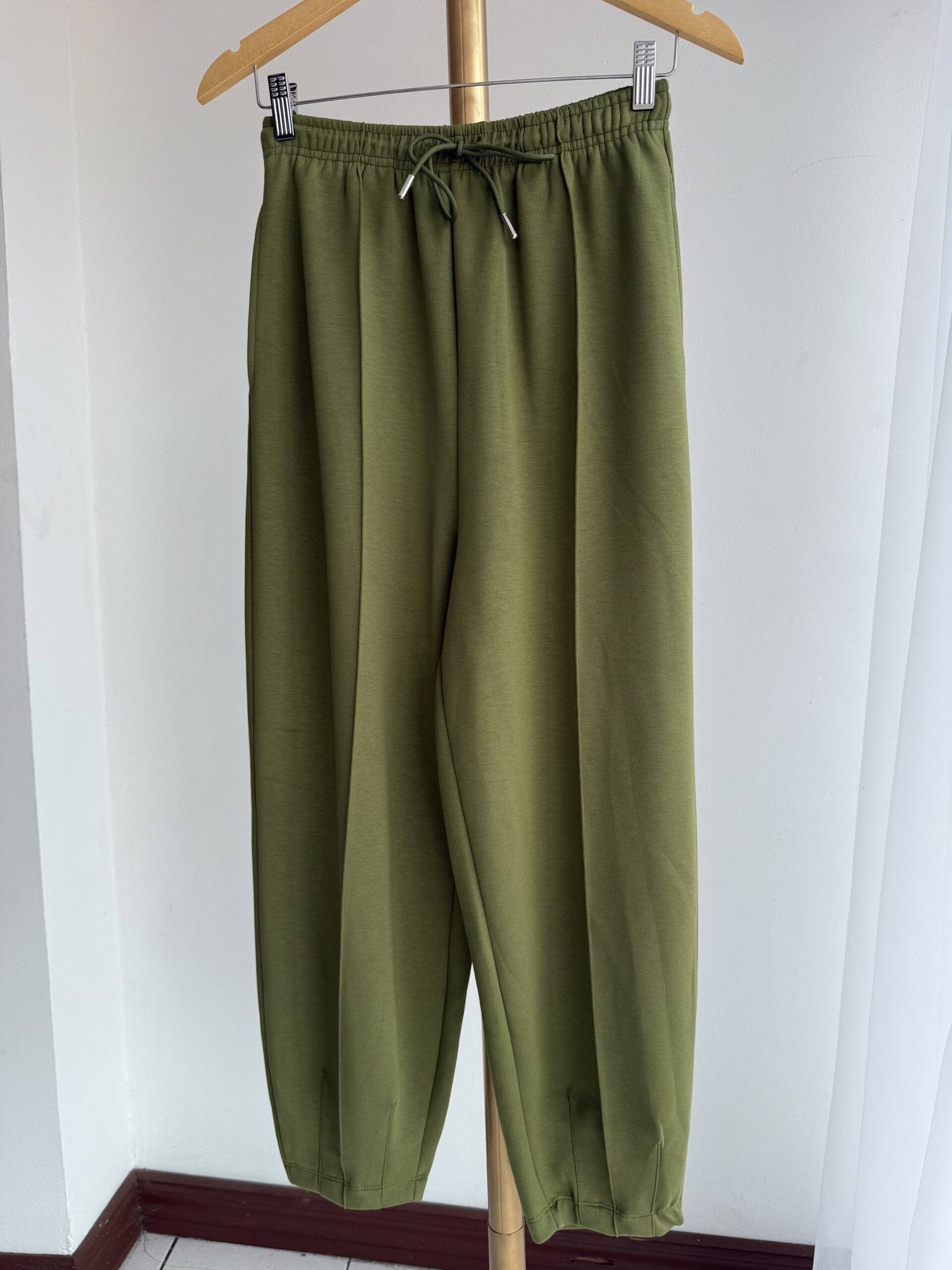PANTALÓN JOGGER VERDE OLIVO
