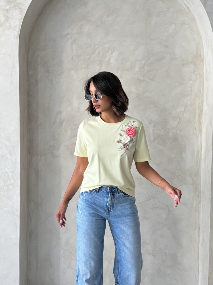 Blusa amarillo pastel con flores bordadas y aplicaciones 3D - Imagen 5