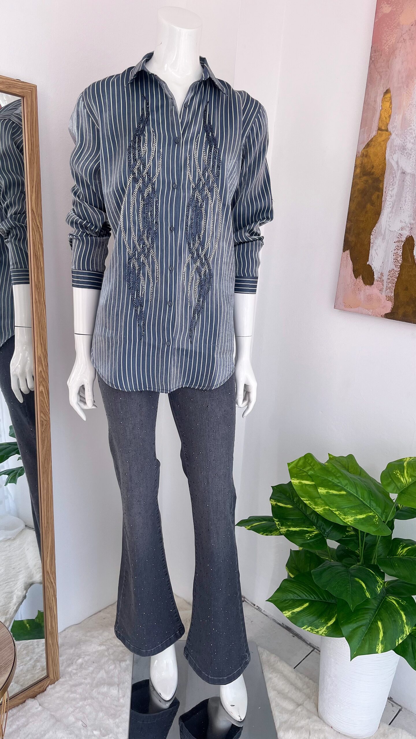 Blusa Rayada Azul con Aplicaciones en Brillos - Imagen 5