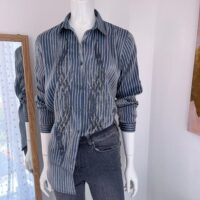 Blusa Rayada Azul con Aplicaciones en Brillos