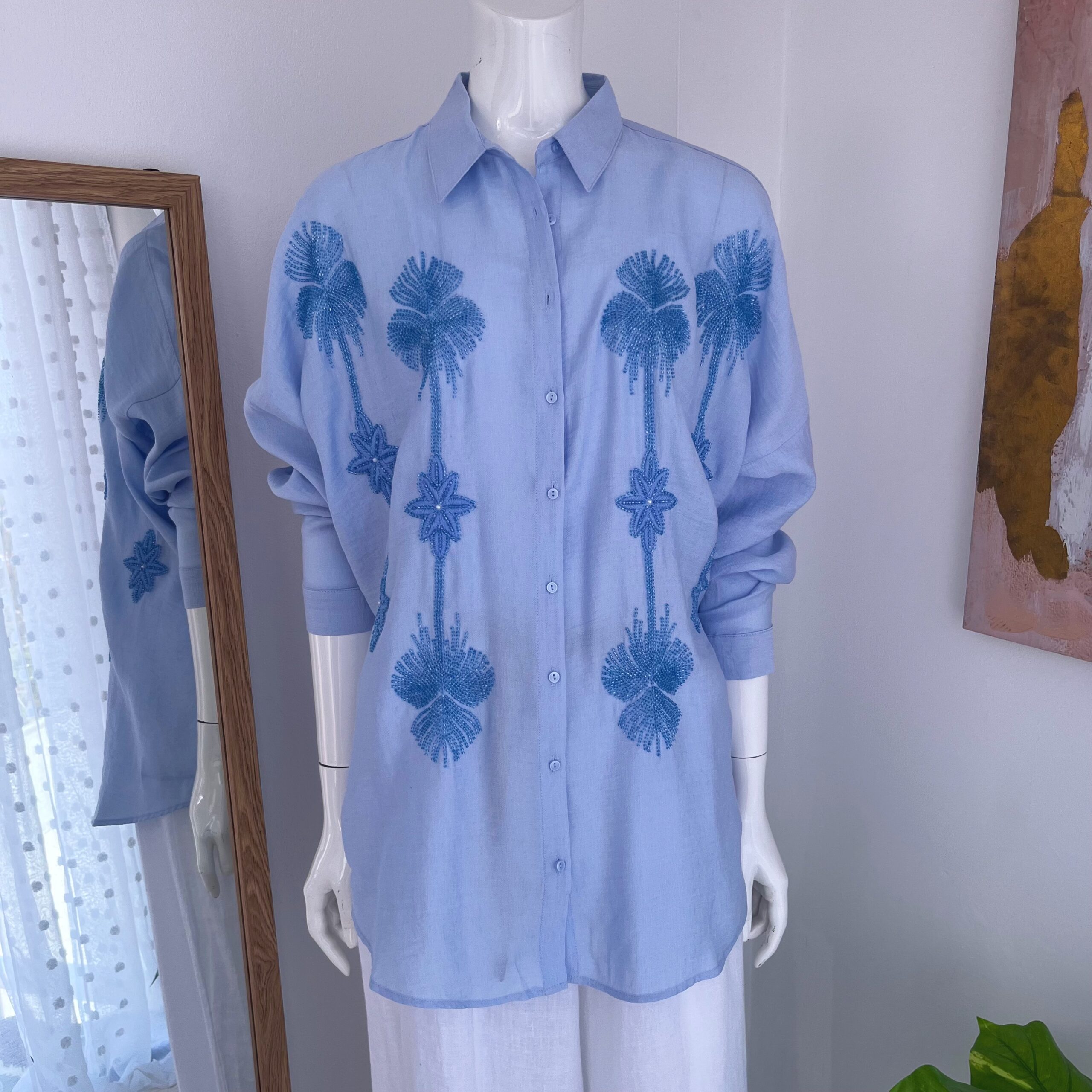 Blusa Celeste con Palmeras en Brillos - Imagen 2