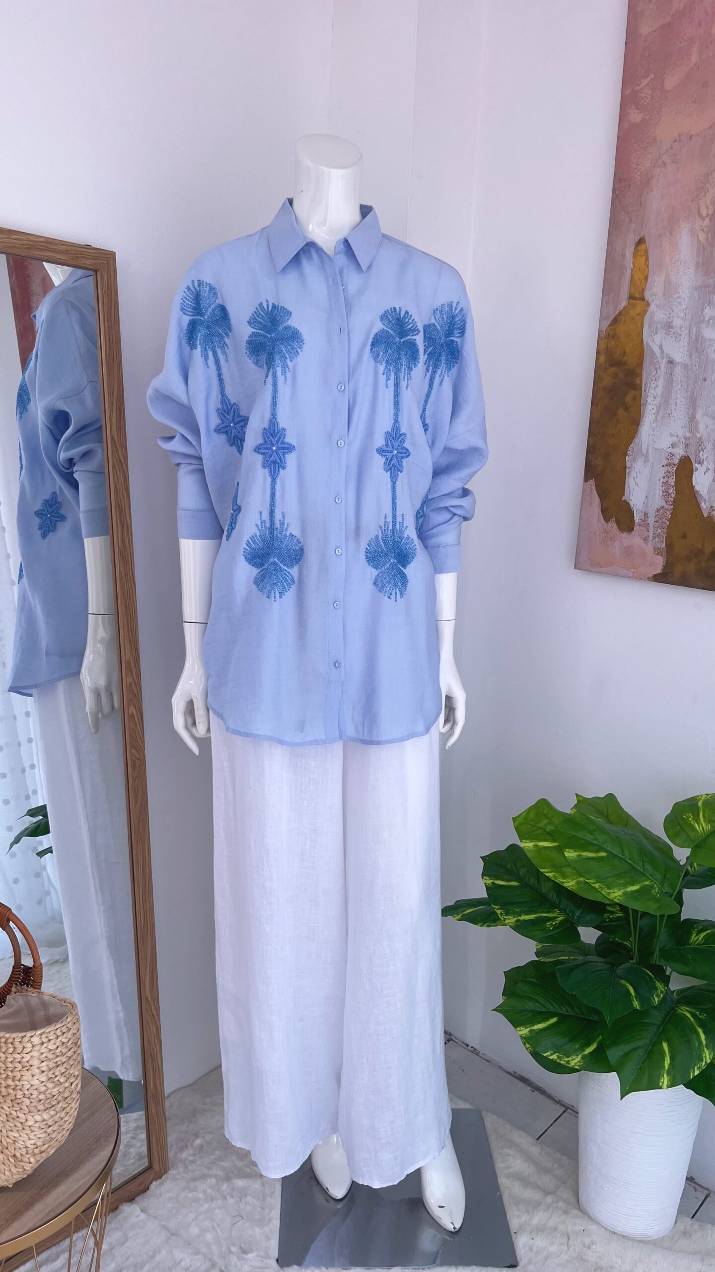 Blusa Celeste con Palmeras en Brillos