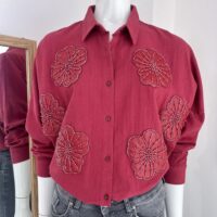 Blusa Rosa Talla Única para Mujer – Flores Grandes en Pedrería | Tienda Altiva Costa Rica