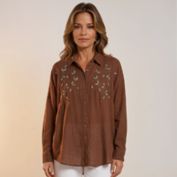 Blusa Café Talla Única para Mujer – Bordado de Hojas en Pedrería | Talla Única