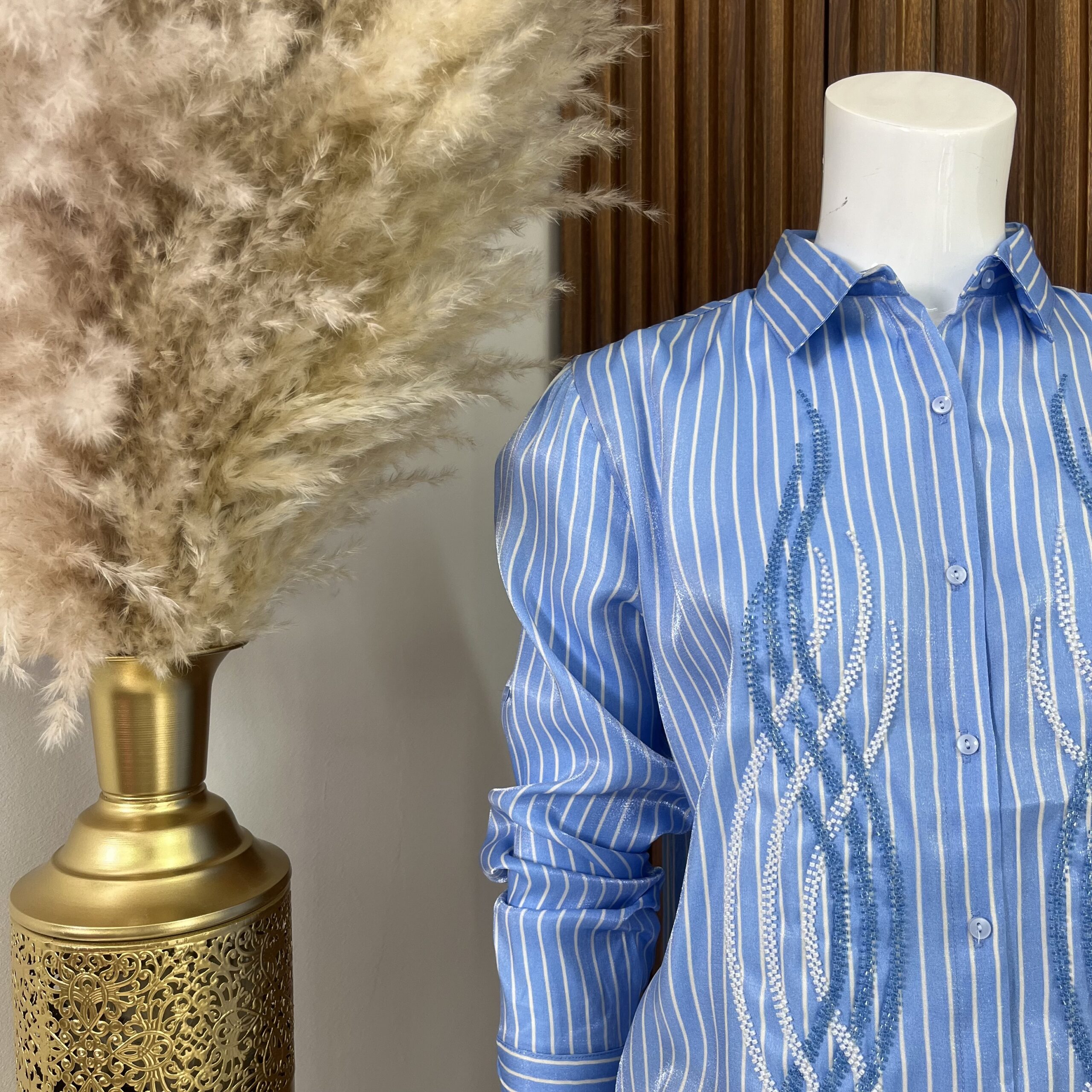 Blusa Blue Elegance Rayas Bordadas – Diseño Turco - Imagen 3