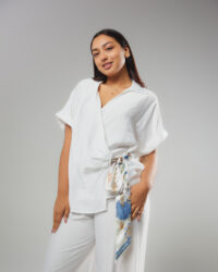 Blusa de Viscosa Blanca con lazo | Elegante de Corte Fluido