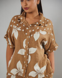 Camisa de Lino Italiano Estampada · Camel