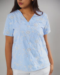 Blusa de Algodón Italiano Bordada · Azul Cielo