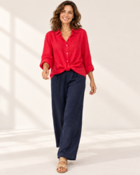 Blusa roja pantalon marino, colección ALTIVA Costa Rica