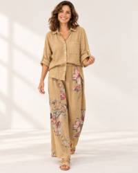 Blusa camel pantalon floral, colección ALTIVA Costa Rica