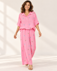 Blusa pantalon rosa aplicaciones, colección ALTIVA Costa Rica